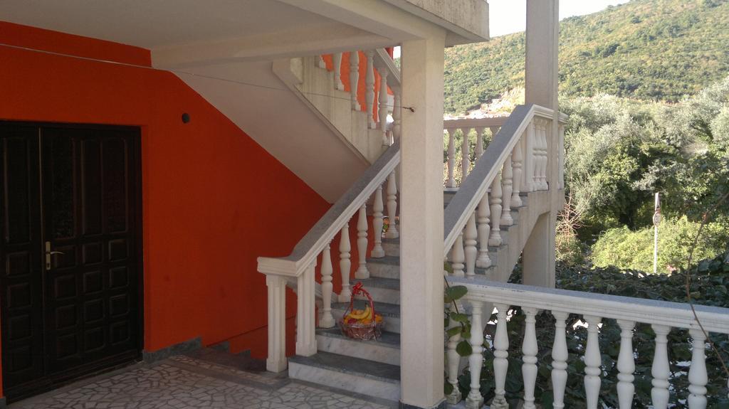 Apartments Holiday Будва Екстер'єр фото