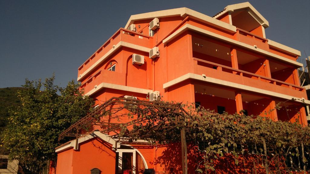 Apartments Holiday Будва Екстер'єр фото