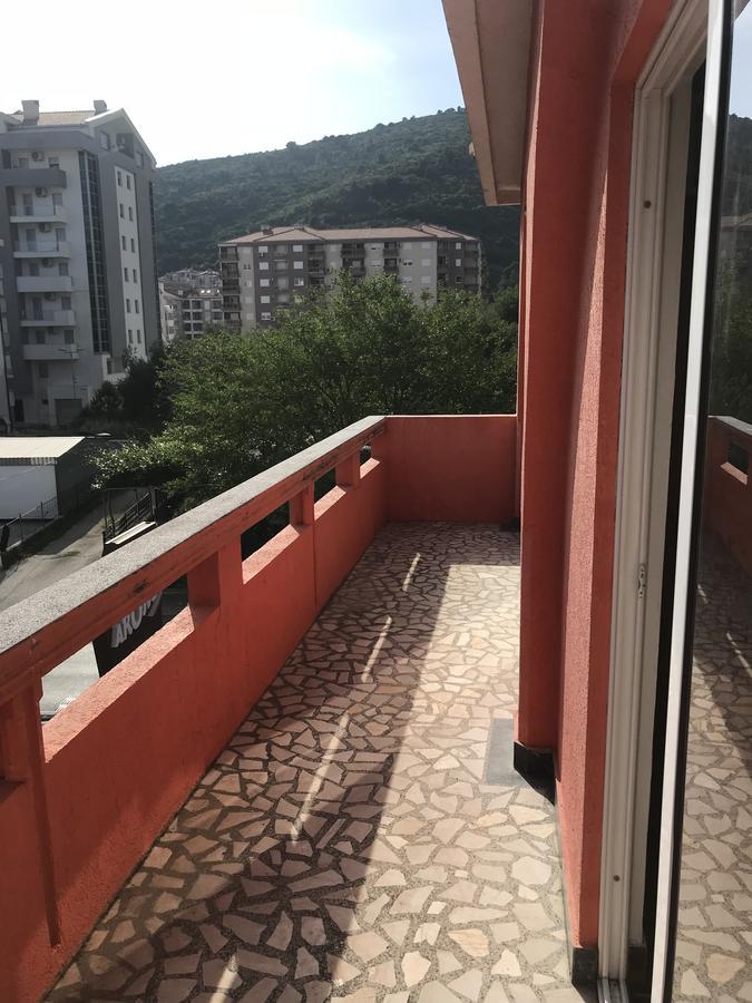 Apartments Holiday Будва Екстер'єр фото